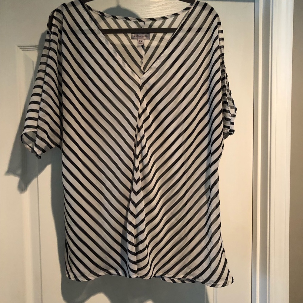Black and white sheer cold shoulder V-neck shirt!